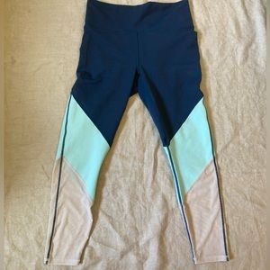 Fabletics cropped blue leggings